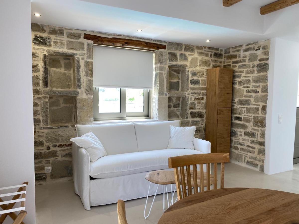 Laini Luxury Suites Pombia Buitenkant foto