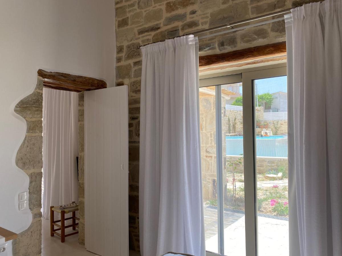Laini Luxury Suites Pombia Buitenkant foto