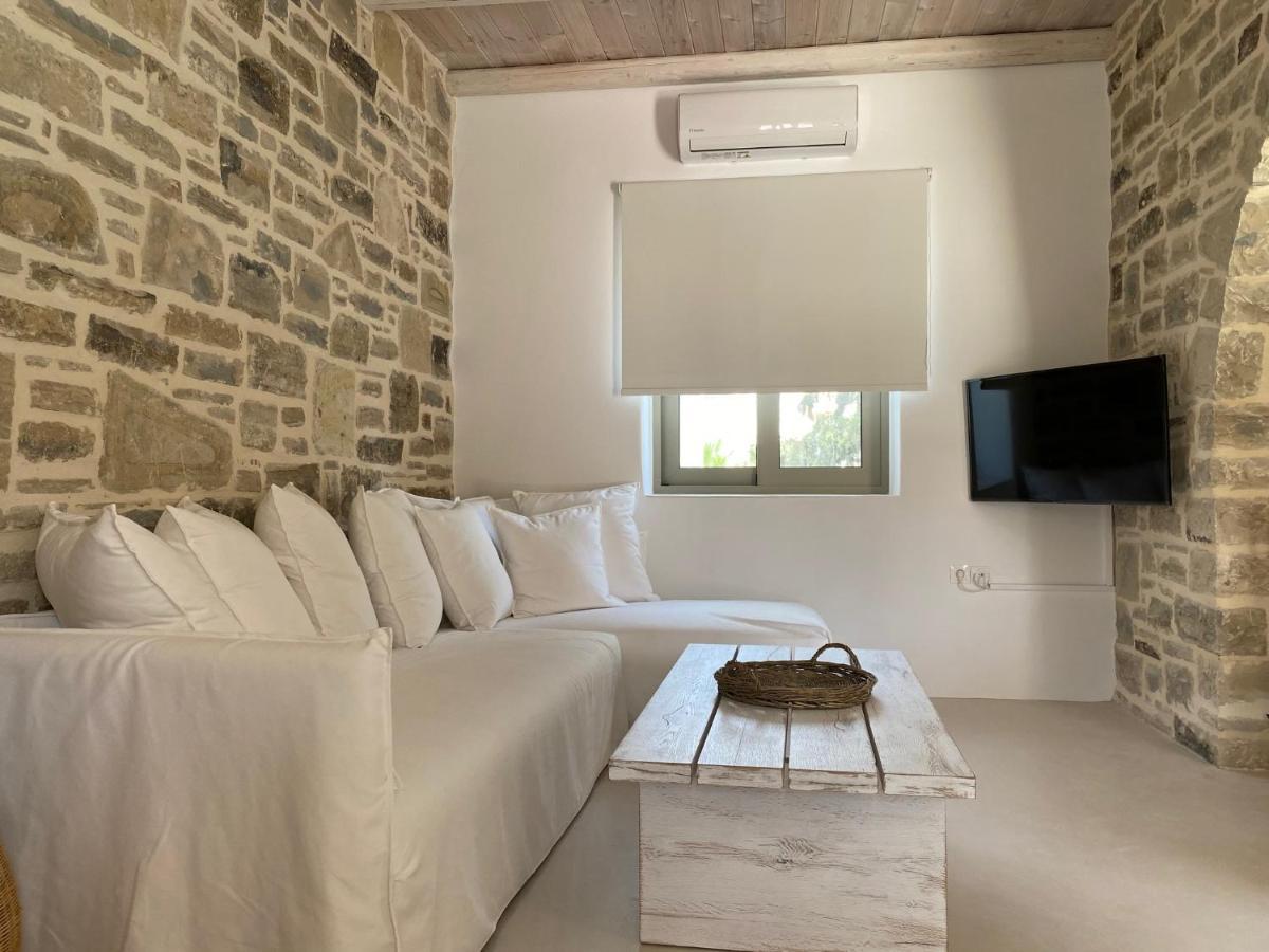 Laini Luxury Suites Pombia Buitenkant foto