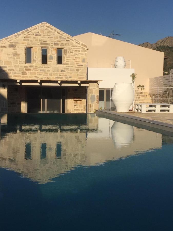 Laini Luxury Suites Pombia Buitenkant foto