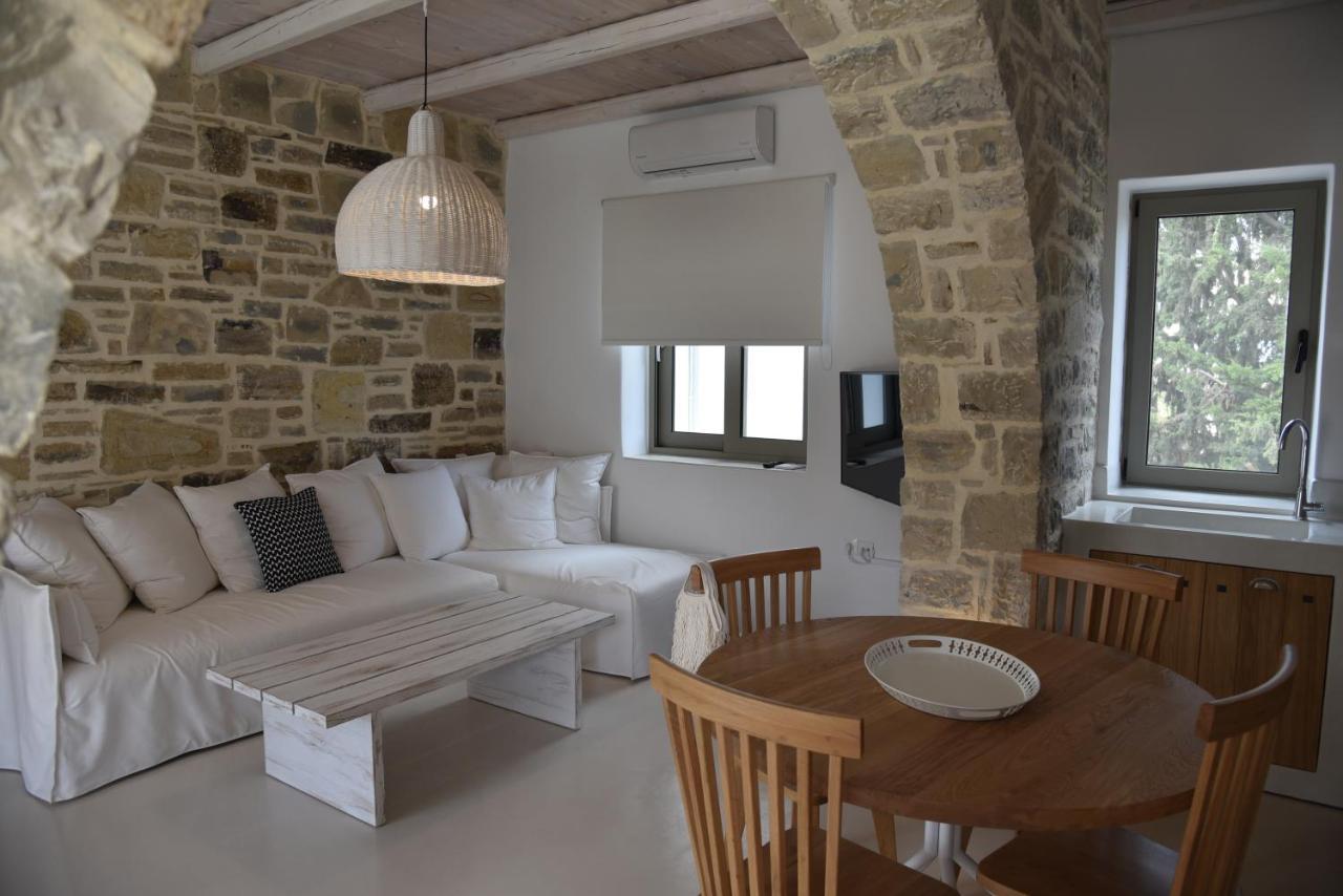 Laini Luxury Suites Pombia Buitenkant foto