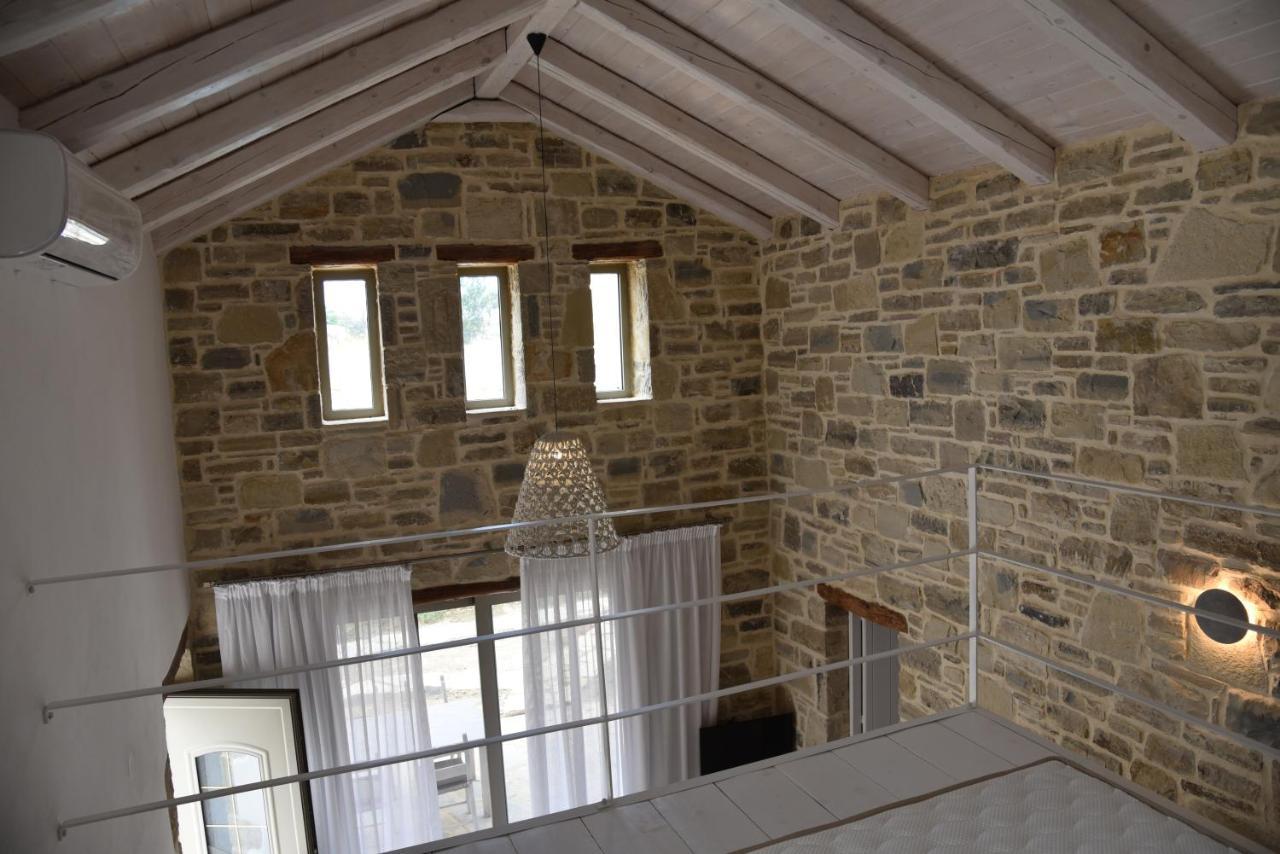 Laini Luxury Suites Pombia Buitenkant foto