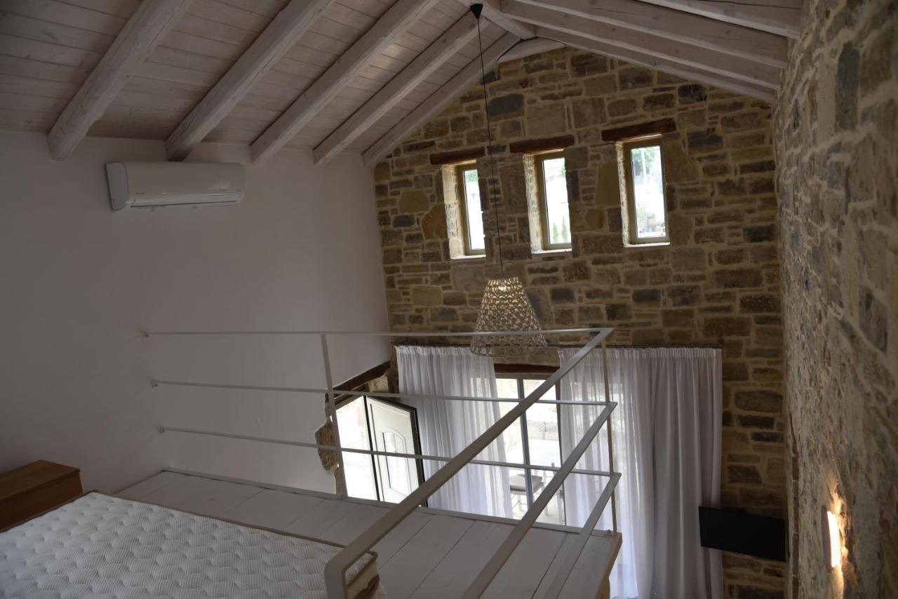 Laini Luxury Suites Pombia Buitenkant foto