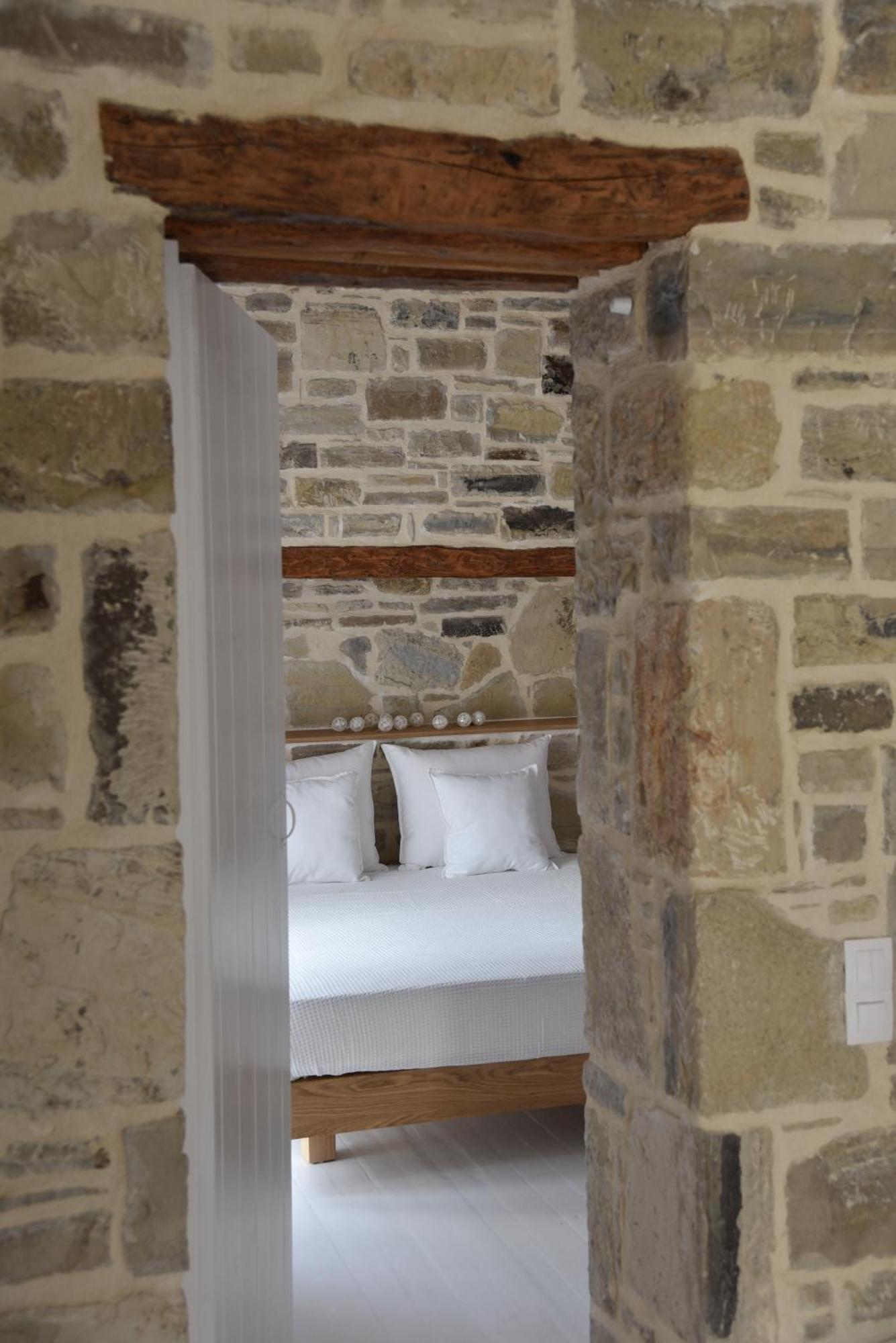 Laini Luxury Suites Pombia Buitenkant foto