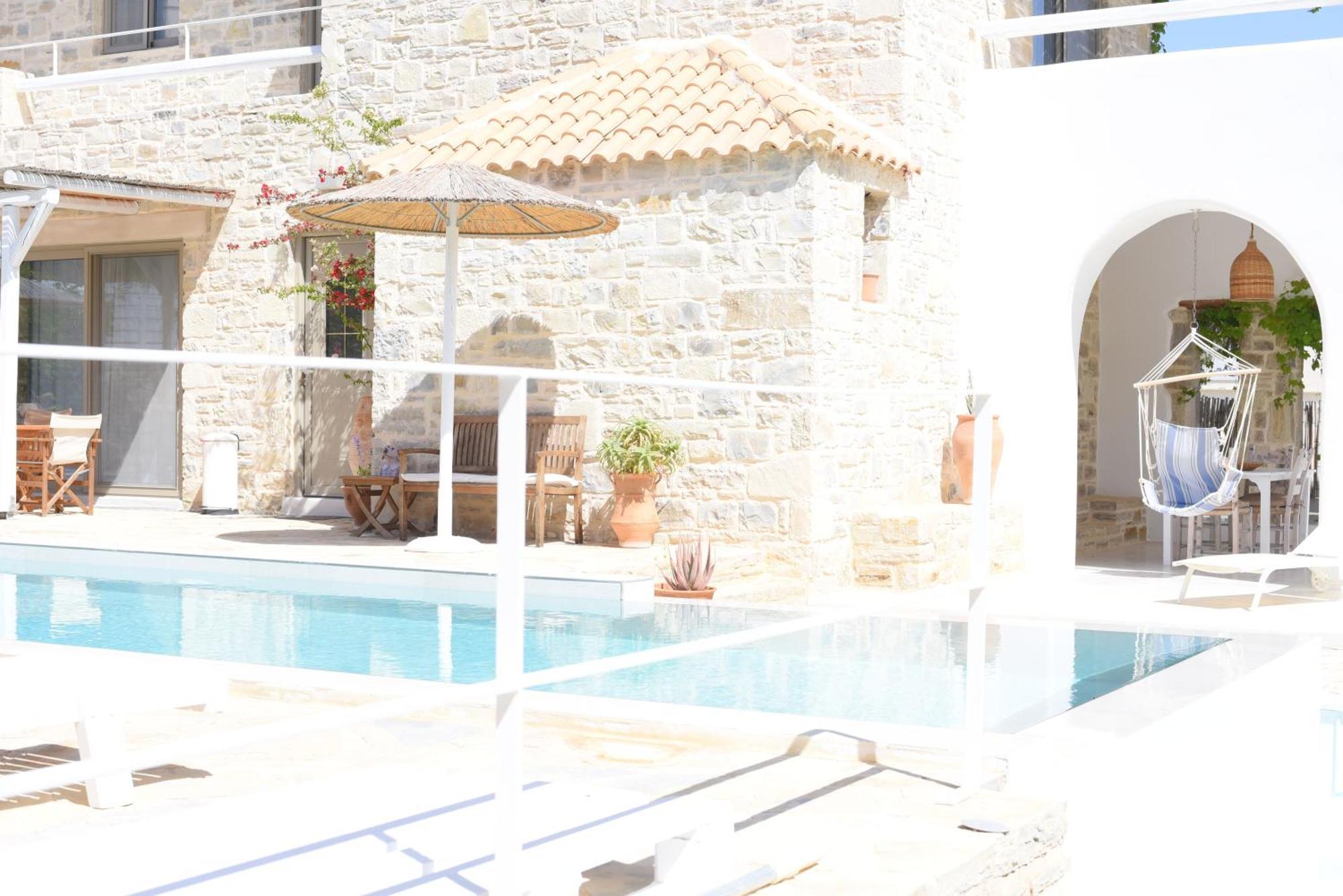 Laini Luxury Suites Pombia Buitenkant foto